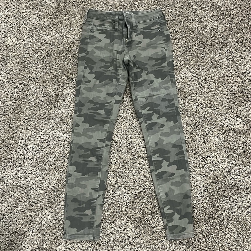 Universal Thread high rise skinny jeans. Camouflage. Size 24 regular.